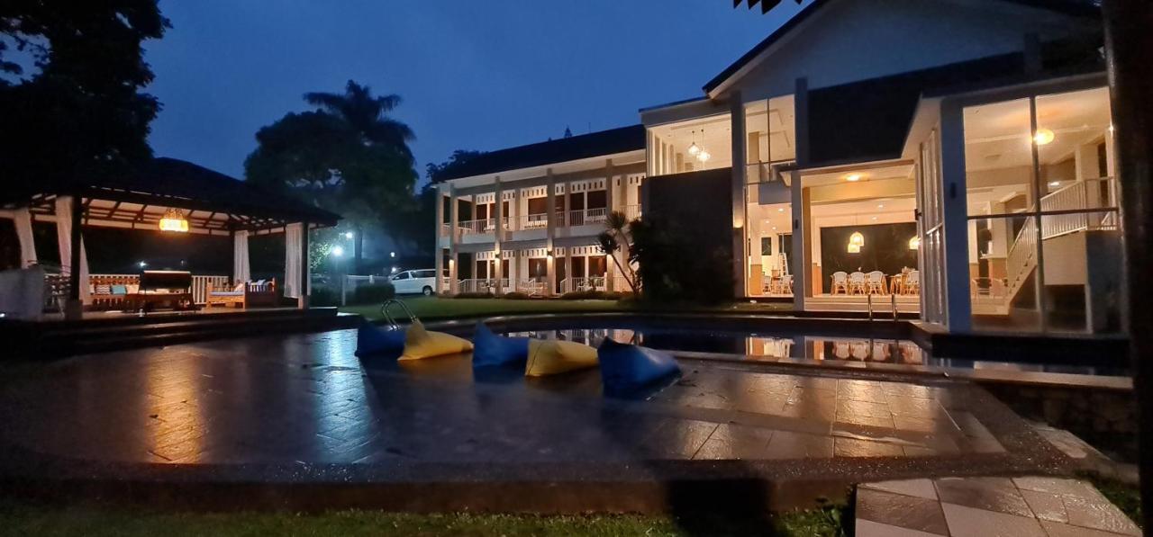 Villa Aurora Cisarua Buitenkant foto
