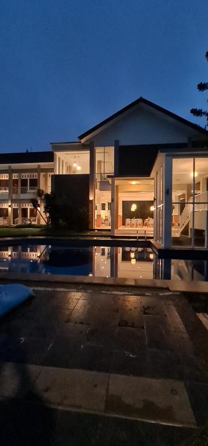 Villa Aurora Cisarua Buitenkant foto